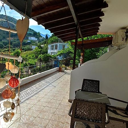 Bed and Breakfast On The Rocks Qëparo Pokoj fotografie