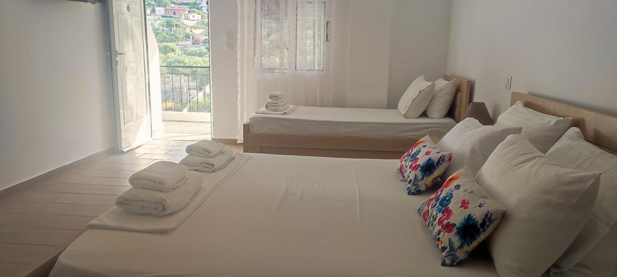 Bed and Breakfast On The Rocks Qëparo Pokoj fotografie